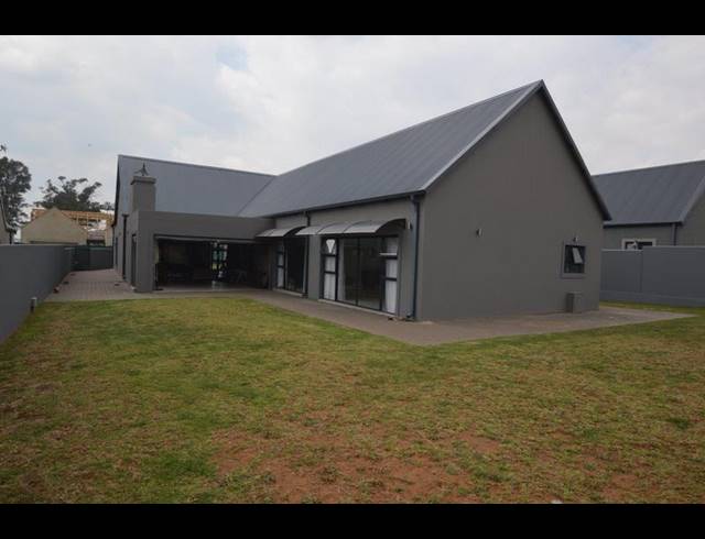 4 BEDROOM HOUSE FOR SALE IN HERON BANKS GOLF ESTATE